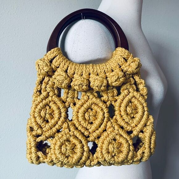 Vintage 1970s Crochet Knit Day Bag Handbag Circle Wooden Handle Yellow - Picture 2 of 7